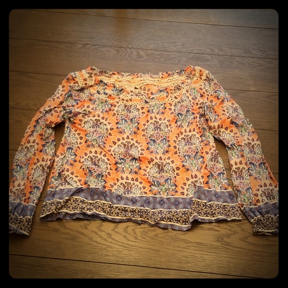 Red Camel Tops - ♥️price drop! Size small flowered blouse